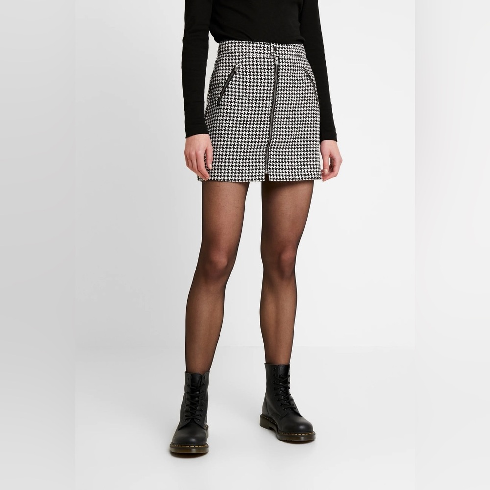 Hollister Black and White Mini Skirt - Picture 2 of 11